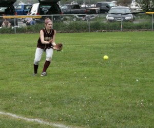 ipne Lea Tomasz fields and will throw out Rachel Glaubitz at 3b 5-24-11