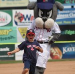psd Portland mascot chases runner 8-24-11