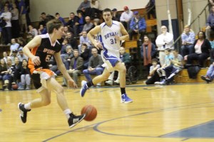 ipge A10 Pat Bjork hustles back to intimidate layup shooter