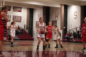 Mary Pettigrew (11 points) at the line