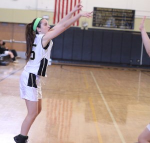 Kelly Mahoney (10 points) fires from the corner