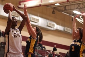 Samnell Vonleh (12 points) defended by Catherine Sweeney