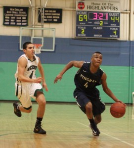 Johnny Spears (12 points) chased by Batu Oztahtaci