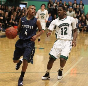 Johnny Spears ahead of Isaiah Ruffen