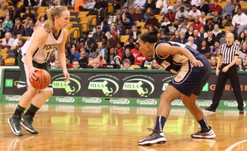 Coley Viselli faces defender Alana Gilmer
