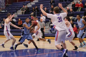 Jordan Lates (15 points) gets into the lane