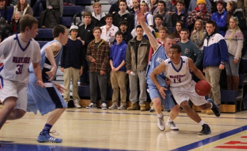 Richie Ruffin (12 points) goes baseline