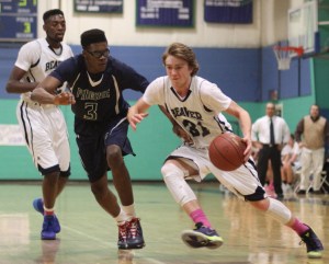 Jeff Spellman drives on Alonzo Jackson