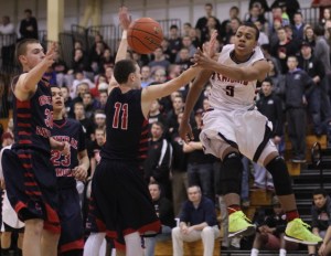 Wabissa Bede (21 points) passes