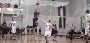 Kevin Fernandez ends the third quarter from very long range