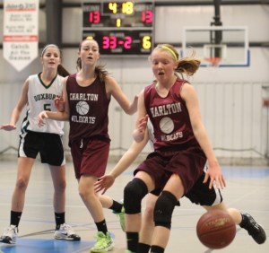 Bailey Savage heads to the hoop in the 2nd quarter