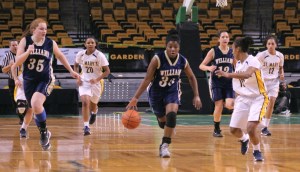 Leah Spencer (14 points) leads a break