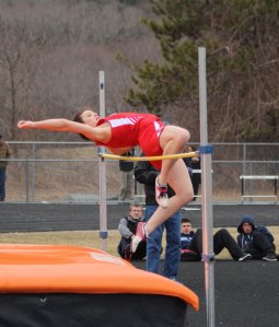 Isabel Prussman high jumps