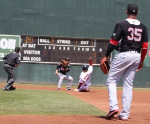 Deven Marrero steals second