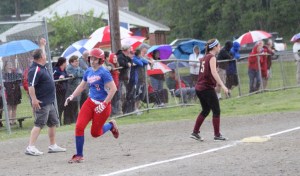Teagan Trant (3 hits) scored on the Anna Sessa two-run homer