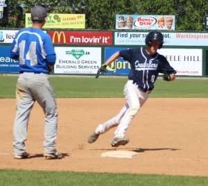 Aaron Crandall rounds third