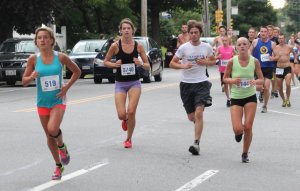 Carly Curcuru (519), Deidre Martyn (3740), and Julia Shorter (2144) battle for 2nd in the 5K