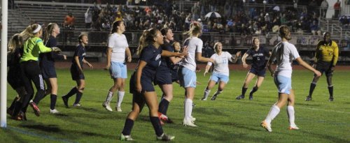 Cassie Symonds (13) eyes a corner kick