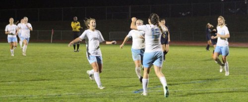 Ciera Berthiaume congratulated after goal that put Windham in front 3-2