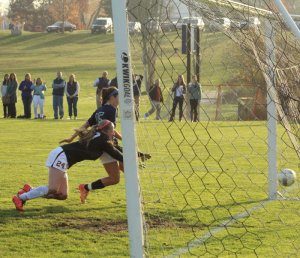 Taylor Landers drives home a rebound late in the first half