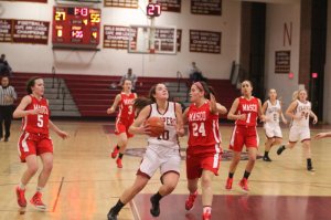 Emily Pettigrew (16 points) drives on Kailey Crothers