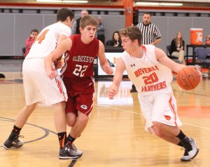 Gavin Sparkman screens Drew Muniz off of Sam Traicoff