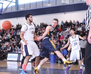 David Giribaldi throws a fancy pass