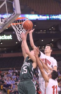 Pat Freiermuth (18 points) scores in traffic