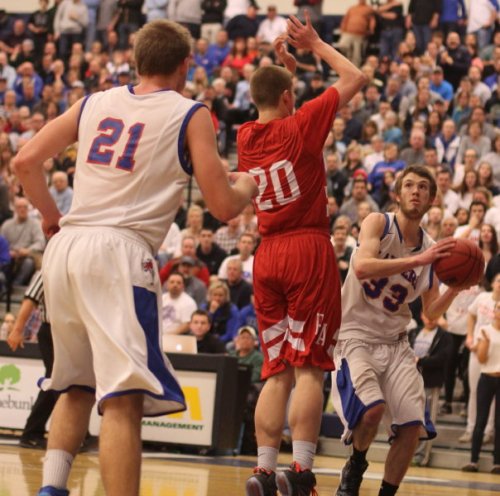 Marc Corey (17 points) defended by Tommy Romick (11 points)