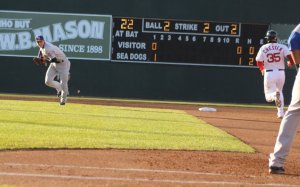 Gavin Cecchini sets to throw to first