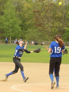 Running catch by shortstop Kylie Hayward