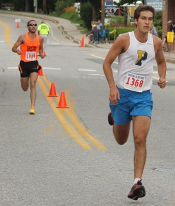Taylor Day-Morrill (1909) chases Nate Richards for 3rd place