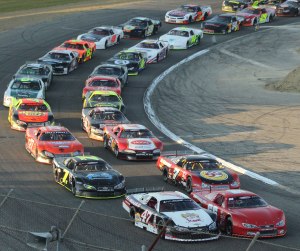 Eddie MacDonald (66) on the pole at the start of the race. Winner Glen Luce (7) started 22nd.