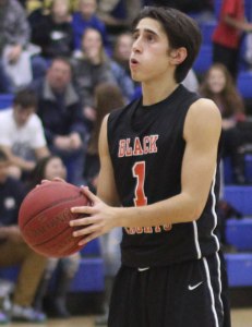 Nico Laveris collected twelve points after getting his 4th foul early in the final quarter