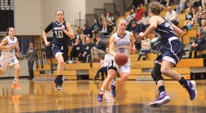 Erin Savage (9 points) defended by Liz Kirschner