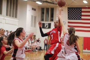 Rae Miles-Willis (28 points) puts up a floater in the lane