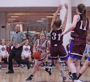 Anna Hickman (14 points) gets around Jess Giorgio