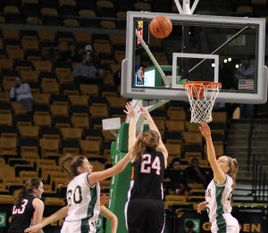 Mya Blazejowski (14 points) made three 3's in the third quarter