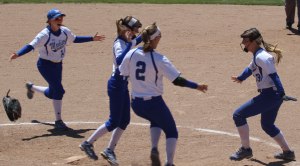 buma-A9-4-some-celebrate-at-mound