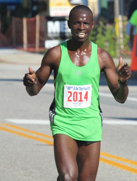 Moninda Marube wins his third Bridgton 4 on the Fourth