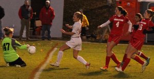 Chelsea Lynch in on goal