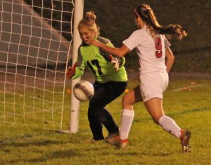 inam-a19-michaela-sees-loose-ball