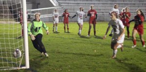 Emma Richardson (25) scores on a throw-in