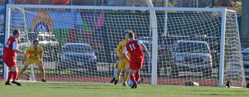 mana-a6-mike-budrewicz-11-lines-up-a-shot