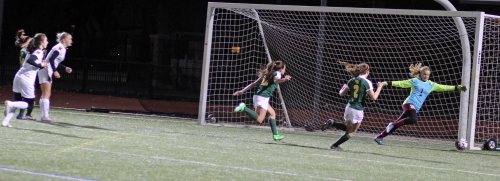 This was the kind of pressure Clippers GK Jen Stuart faced frequently