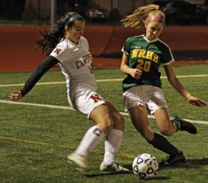 Sami Kelleher (8) and Kirsten Bradley (20)