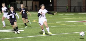 Julia Groth (14) eyes a loose ball