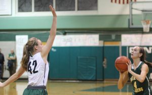 Lauren Sullivan sets to shoot with Alyssa Demeule defending