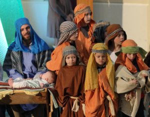 xhc-a12-shepherds-joseph-and-baby