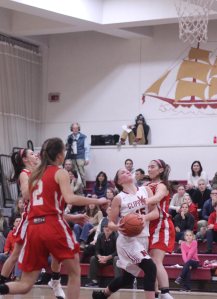 Krysta Padellar (11 points) in the lane